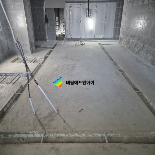 대구 주방: 에폭시 대체 바닥재 / 내수성 강한 유크리트 시공현장 시공 현장 사진 2