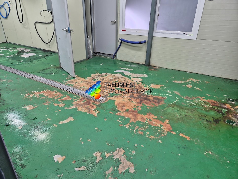 김해 식품공장 : 에폭시 철거 / 유크리트 시공 현장 시공 현장 사진 2