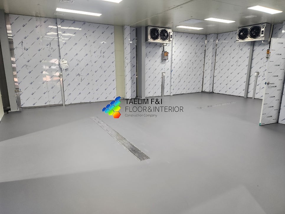 기장 식품 냉동창고: 저온에서도 성능을 유지하는 유크리트 바닥 시공 현장 사진 9